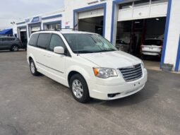 2010 Chrysler Town and Country Touring full