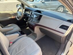 2014 Toyota Sienna XLE 8-Passenger full