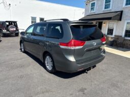 2014 Toyota Sienna XLE 8-Passenger full