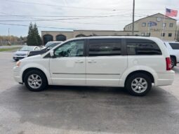 2010 Chrysler Town and Country Touring full