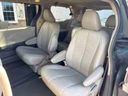 2014 Toyota Sienna XLE 8-Passenger full