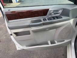 2010 Chrysler Town and Country Touring full