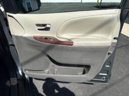 2014 Toyota Sienna XLE 8-Passenger full