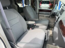 2010 Chrysler Town and Country Touring full