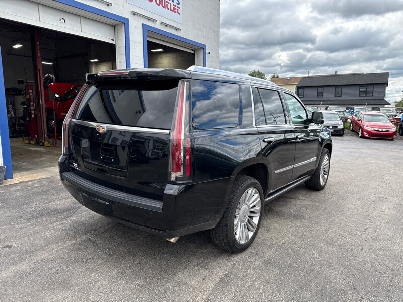 2016 Cadillac Escalade Platinum photo 2