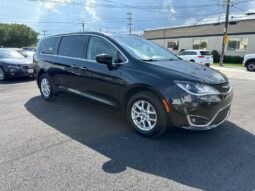 2020 Chrysler Pacifica Touring full
