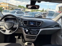 2020 Chrysler Pacifica Touring full