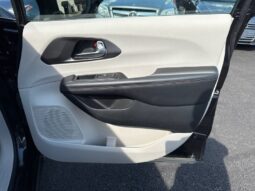 2020 Chrysler Pacifica Touring full