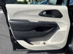 2020 Chrysler Pacifica Touring full