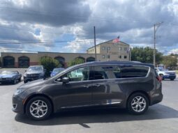 2017 Chrysler Pacifica Touring-L Plus full