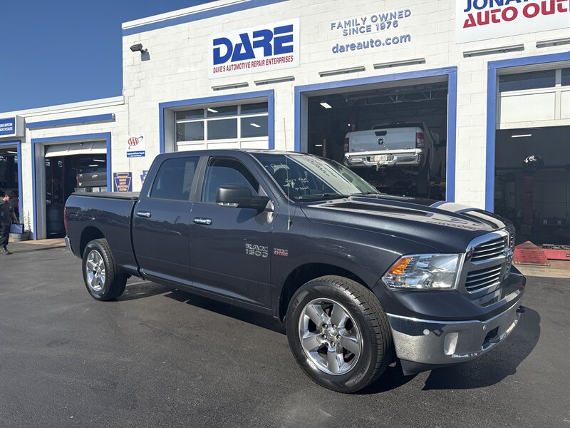 2017 Ram 1500 SLT photo 3