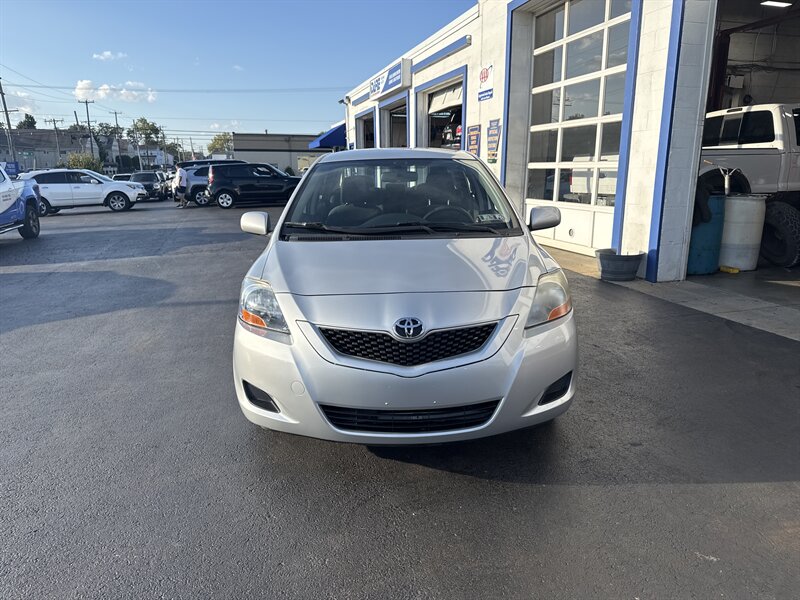 2010 Toyota Yaris photo 3