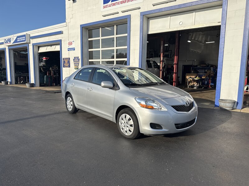 2010 Toyota Yaris photo 4