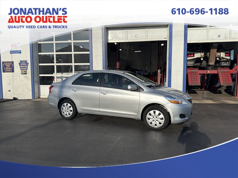 2010 Toyota Yaris photo 2