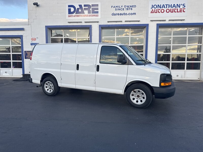 2013 Chevrolet Express 1500 Work Cargo Van photo 3