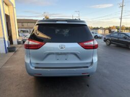 2015 Toyota Sienna XLE 8-Passenger full