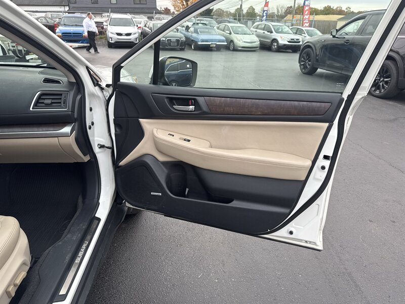2015 Subaru Outback 2.5i Limited photo 4