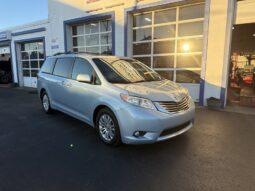 2015 Toyota Sienna XLE 8-Passenger full