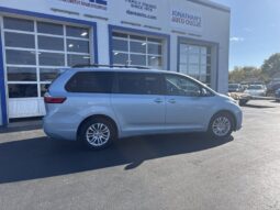 2015 Toyota Sienna XLE 8-Passenger full