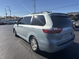 2015 Toyota Sienna XLE 8-Passenger full