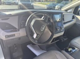 2015 Toyota Sienna XLE 8-Passenger full