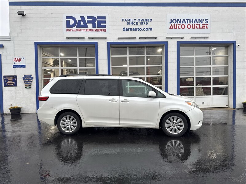 2015 Toyota Sienna XLE Premium photo 4