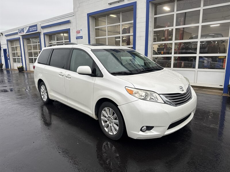 2015 Toyota Sienna XLE Premium photo 3