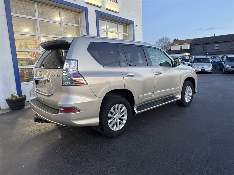 2016 Lexus GX 460 photo 3