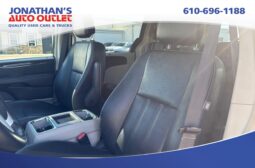 2015 Chrysler Town & Country Touring-L full