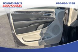2015 Chrysler Town & Country Touring-L full