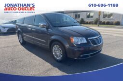 2015 Chrysler Town & Country Touring-L full