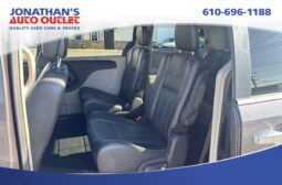 2015 Chrysler Town & Country Touring-L full