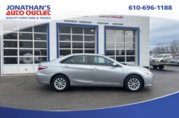 2015 Toyota Camry LE full