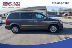 2015 Chrysler Town & Country Touring-L full