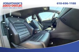 2017 Volkswagen Golf R 4-Door w/DCC & Navigation full