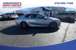 2018 Toyota Camry SE full